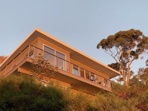 Sunrise on Falie Seaview Eco Accommodation