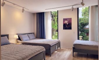 Gallery Family Hotel - Housity