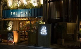 The Wall Hotel - Housity
