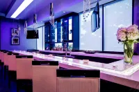 The Hollis Halifax - a DoubleTree Suites by Hilton - bar