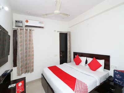 OYO 23504 Hotel R View