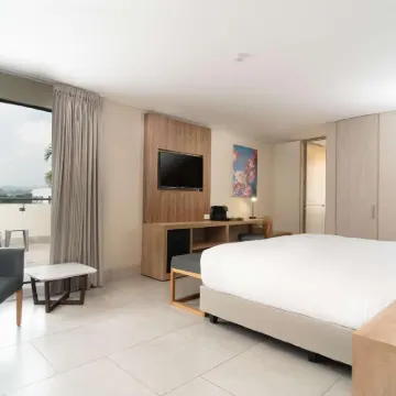 Hilton Garden Inn Cali Ciudad Jardin Hotels near Unicentro Cali