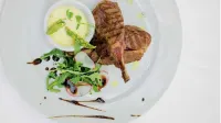 Three Crowns Residents - sarapan