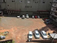 Kalluvalappil Holiday Inn - Parkplatz