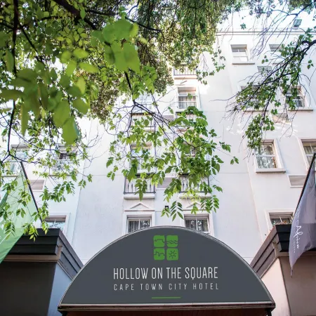 Hollow on the Square City Hotel Отели рядом с достопримечательностью «Театр «Артскейп»»