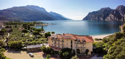 Hotel Baia Azzurra - Lake Front