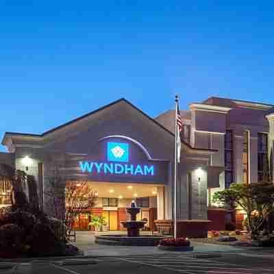 Wyndham Visalia Hotel Exterior