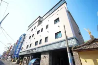 Jinhae Pasta Hotel Hotel dekat Yeojwacheon Stream