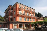 Albergo Riva Hotels near Gemonio