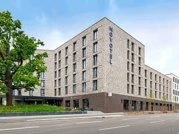 Novotel Regensburg Zentrum Hotels in der Nähe von von Kostenloser Beschäftigten-Parkplatz im Gewerbepark Regensburg II