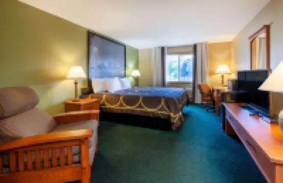 Super 8 by Wyndham Berlin WI Hotels in Redgranite