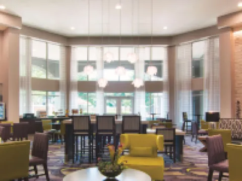 La Quinta Inn & Suites by Wyndham Atlanta Perimeter Medical Hotels in Fulton County