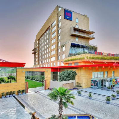 Radisson Red Chandigarh Mohali Отели рядом с достопримечательностью «Террасный сад»