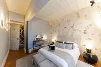 Castellano Hotel & Suites Hotels near Alexandra - Leather Goods