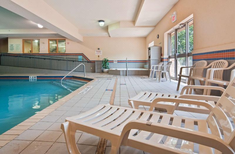 Best Western Plus Burlington Inn Suites photo 2