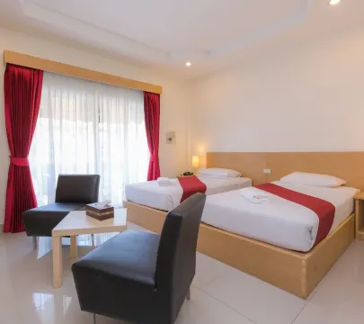 ห้องดีลักซ์ เตียงแฝด พร้อมวิวสระว่ายน้ำ