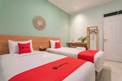 RedDoorz Plus @ Bagusrangin Street Hotel a Coblong