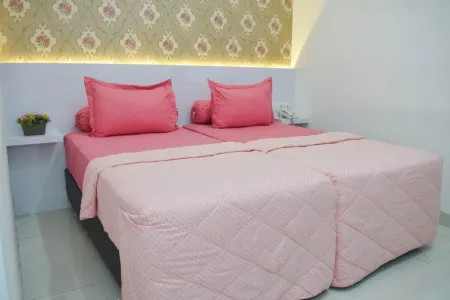 MJ Hotel Syariah Mojokerto Отели в г. Моджокерто