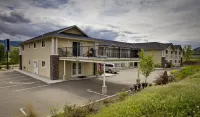 Lake Country Inn Hotels near Kangaroo Creek Farm
