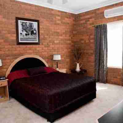 Charles Sturt Motor Inn Rooms