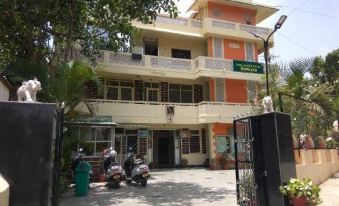 Shri Ganesh Hotel - Housity