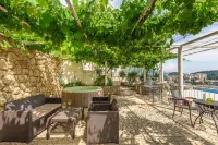 Apartments Zore Glavinić Отели рядом с достопримечательностью «Lapad Bay»
