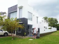 Villa Kaca Hotels in Panimbang