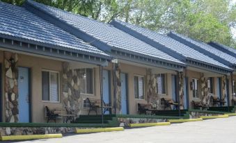 Silver Saddle Motel