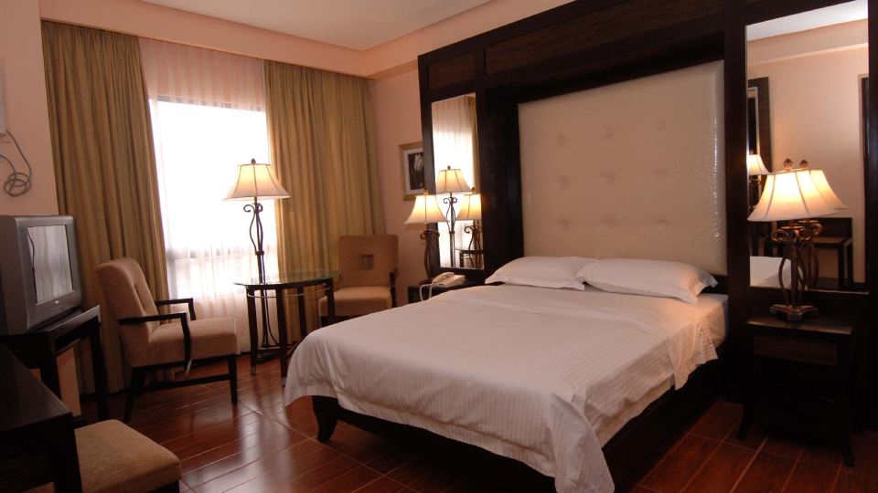 Planta Centro Bacolod Hotel & Residences