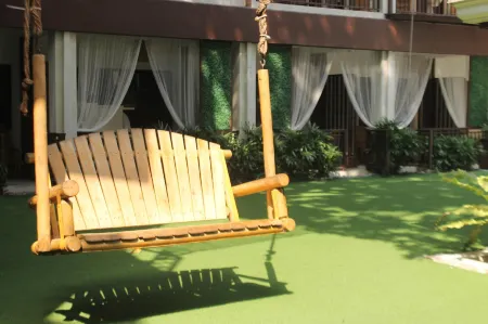 The Selah Garden Hotel Отели рядом с достопримечательностью «Upside Down Museum»