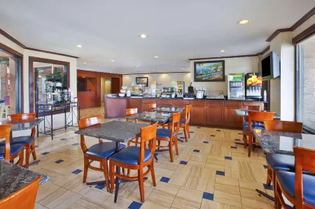 Quality Inn Marshall Near I-69 Отели в г. Маршалл