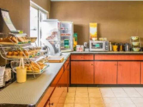 Baymont by Wyndham Flint Airport North Hotels in Flint