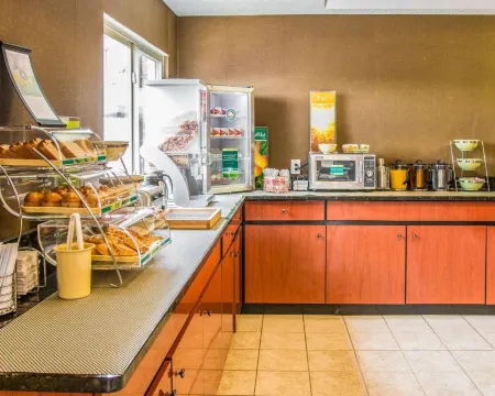 Baymont by Wyndham Flint Airport North Отели рядом с достопримечательностью «Phi Delta Theta Fraternity»