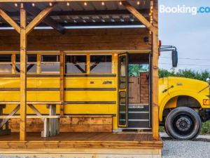 American School Bus - 1 Bedroom - Blossom Farm - Tiers Cross