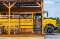 American School Bus - 1 Bedroom - Blossom Farm - Tiers Cross