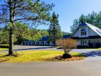 Northwoods Motel Hotel dekat New Moon Ski & Bike Shop