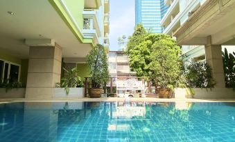 14 Place Sukhumvit Suites