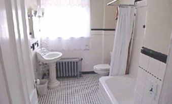 The Charles Newhall House - Housity