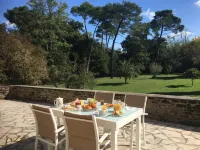 Les Volets Violets Hotels in Salles