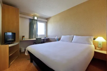 Ibis Porto Sul Europarque Отели в г. Силвалде