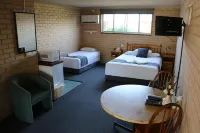 Avlon Gardens Motel Hotels near Riverview Park