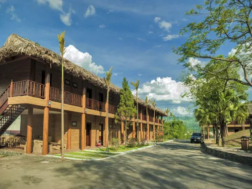 Hoa Binh Resort