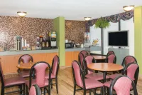 Super 8 by Wyndham Myrtle Beach/Market Common Area - breakfast