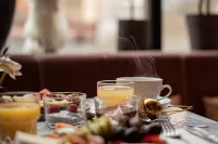 The Vault Hotel - breakfast