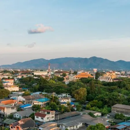 Rattanachol Hotel Отели рядом с достопримечательностью «Замок Амата»