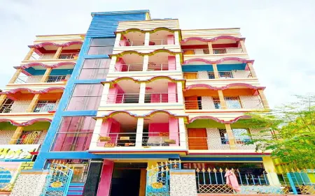 Hotel Paradise Отели рядом с достопримечательностью «Maa Tara»