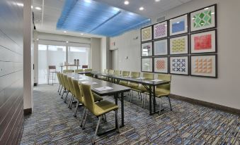 Holiday Inn Express & Suites Houston East - Beltway 8