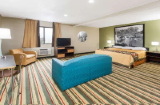 ซุปเปอร์ 8 บาย วินด์แฮม บลูมิงตัน/นอร์มอล โรงแรมในบลูมมิงตัน