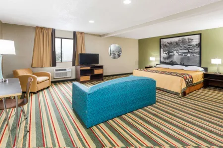 Super 8 by Wyndham Bloomington