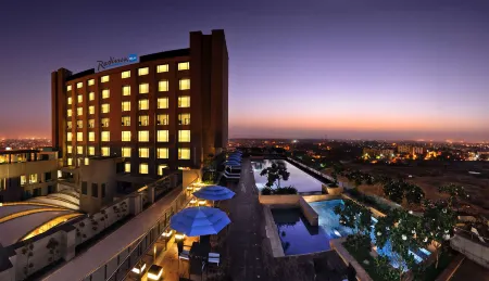 Radisson Hotel New Delhi Paschim Vihar Отели рядом с достопримечательностью «ARRAY LOGIC»